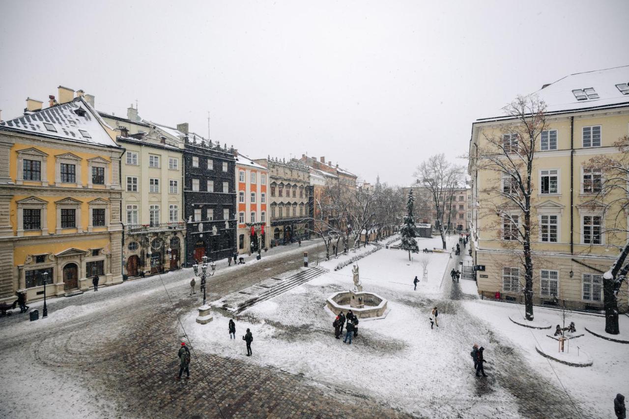 View On Rynok Square Apartments Lviv Exteriör bild